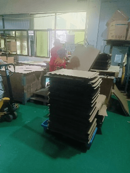 Packaging production workstation